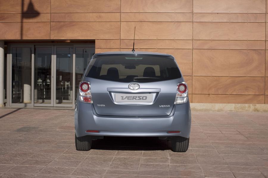  Toyota Verso 2009 года  (фото 9 из 65)